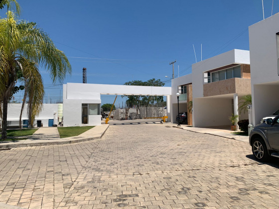 CASA EN RENTA EN PRIVADA SANTA GERTRUDIS SIN MUEBLES | Inmobiliaria Mérida